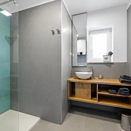 Luxury Two-Floor Apartment With Private Heated Pool, Garden And Sea View 2 Primošten
